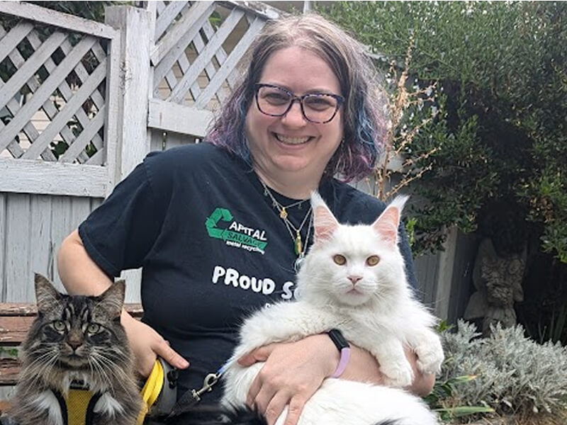Reggie poses with 2 cats